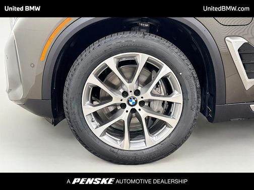 Manhattan Green Metallic 2026 BMW X5 PHEV xDrive50e