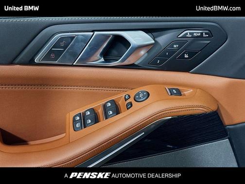 Carbon Black Metallic 2027 BMW X7 xDrive40i