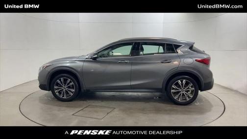 2017 INFINITI QX30 Luxury