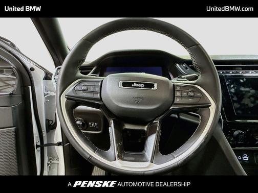 Bright White Clearcoat 2023 Jeep Grand Cherokee Altitude