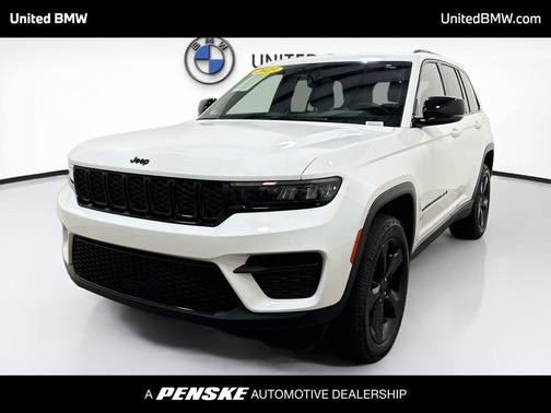 Bright White Clearcoat 2023 Jeep Grand Cherokee Altitude