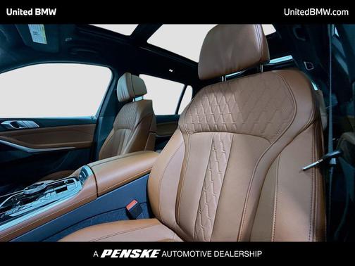Brooklyn Grey Metallic 2027 BMW X7 xDrive40i