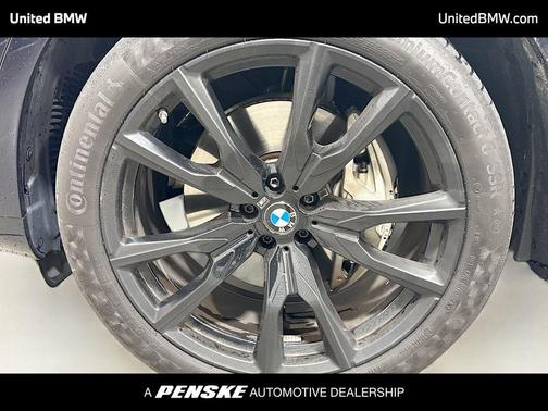 Carbon Black Metallic 2024 BMW X7 xDrive40i