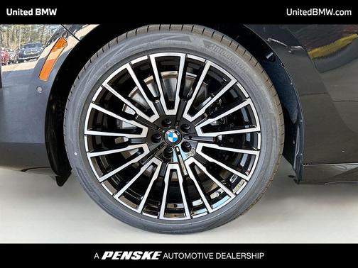 Black Sapphire Metallic 2026 BMW 740 740i