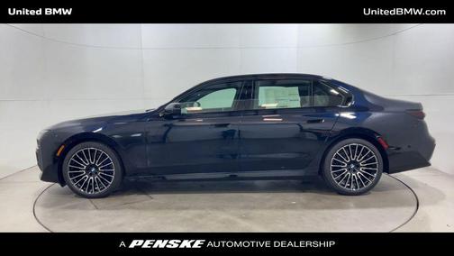 2025 BMW 740 i