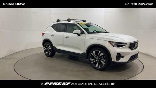 2023 Volvo XC40 B5 Ultimate Bright Theme