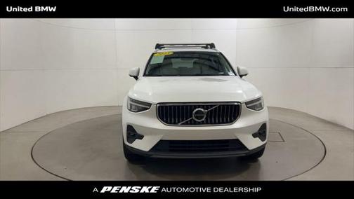 2023 Volvo XC40 B5 Ultimate Bright Theme