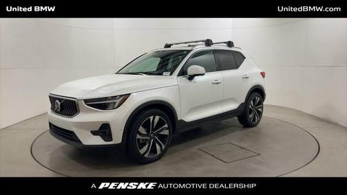 2023 Volvo XC40 B5 Ultimate Bright Theme