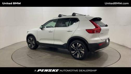 2023 Volvo XC40 B5 Ultimate Bright Theme