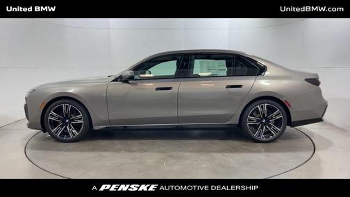 2025 BMW 740 i