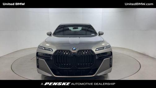 2025 BMW 740 i