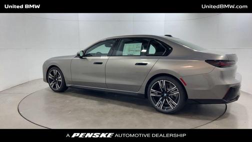 2025 BMW 740 i