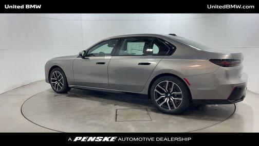 2026 BMW 740 i