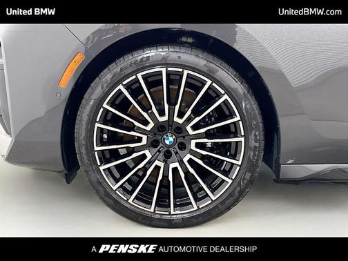 Dravit Grey Metallic 2026 BMW 740 740i