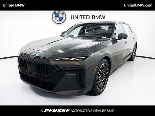 Dravit Grey Metallic 2026 BMW 740 740i