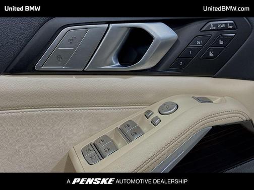 Mineral White Metallic 2021 BMW X7 xDrive40i