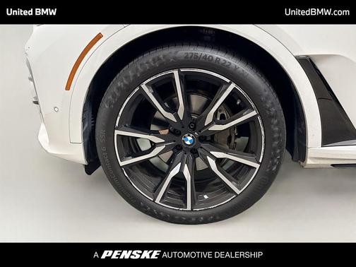 Mineral White Metallic 2021 BMW X7 xDrive40i