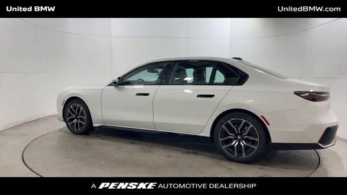 2023 BMW 740 i