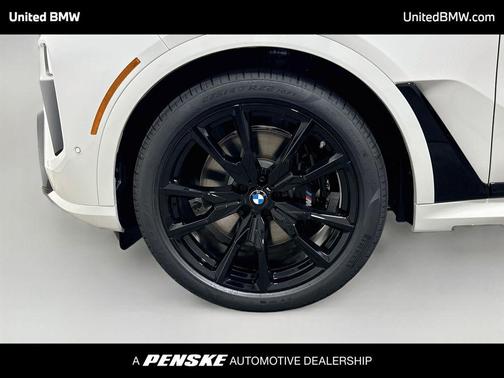 Mineral White Metallic 2027 BMW X7 M60i