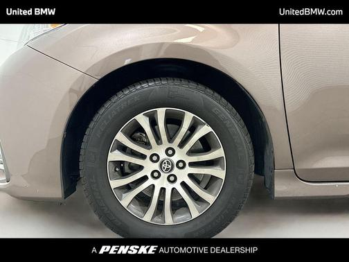 2020 Toyota Sienna XLE