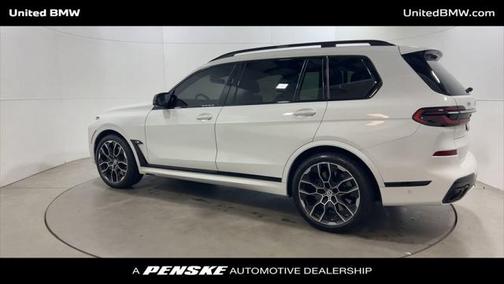 2023 BMW X7 M60i