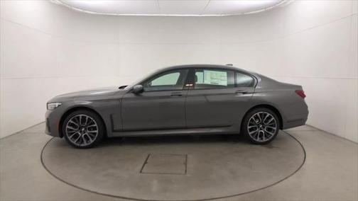 Bernina Grey Amber Effect Metallic 2022 BMW 740 i