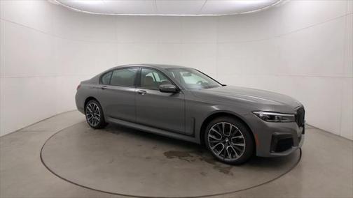 Bernina Grey Amber Effect Metallic 2022 BMW 740 i