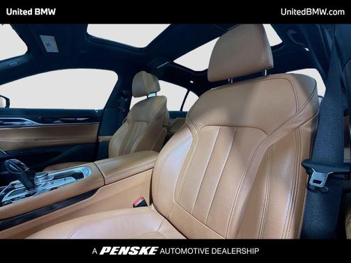 Bernina Grey Amber Effect Metallic 2022 BMW 740 i