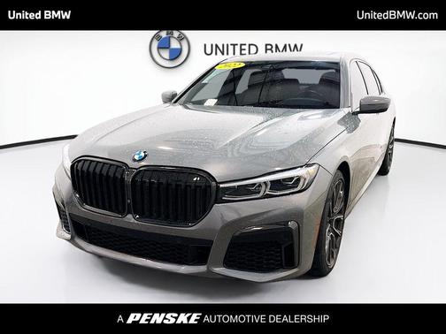 Bernina Grey Amber Effect Metallic 2022 BMW 740 i