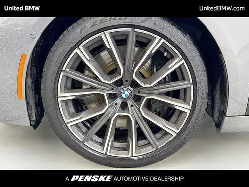Bernina Grey Amber Effect Metallic 2022 BMW 740 i