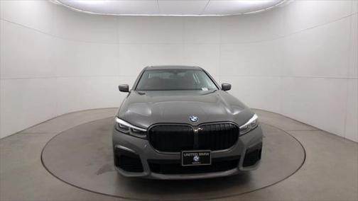 Bernina Grey Amber Effect Metallic 2022 BMW 740 i