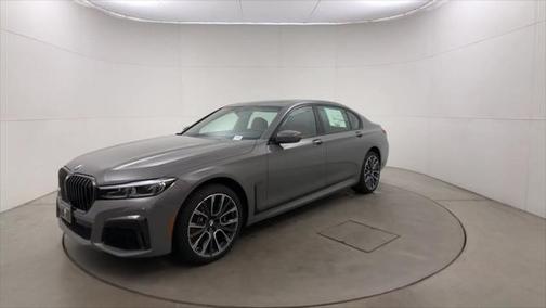 Bernina Grey Amber Effect Metallic 2022 BMW 740 i