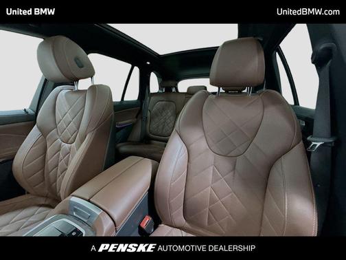 Mineral White Metallic 2023 BMW X5 xDrive40i