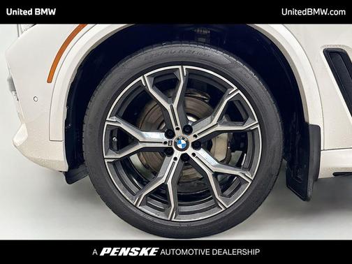 Mineral White Metallic 2023 BMW X5 xDrive40i
