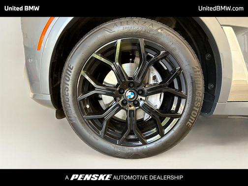 Skyscraper Grey Metallic 2023 BMW X7 xDrive40i