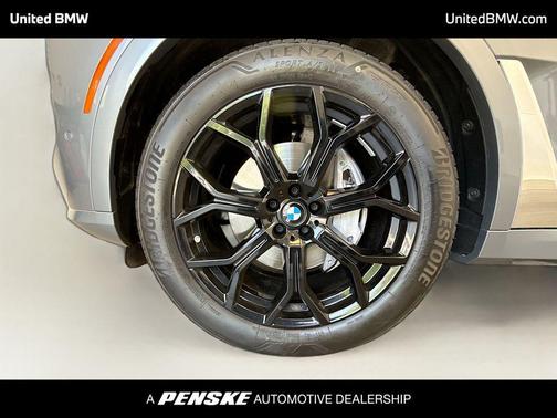 Skyscraper Grey Metallic 2023 BMW X7 xDrive40i