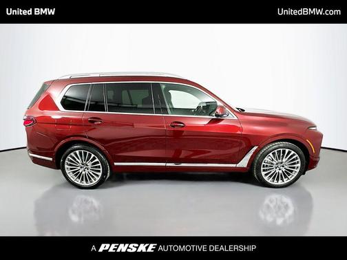 Aventurin Red Metallic 2025 BMW X7 xDrive40i