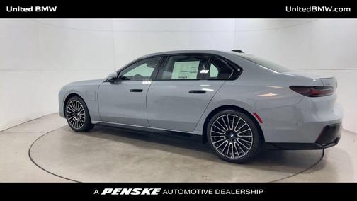 2026 BMW 750e i xDrive