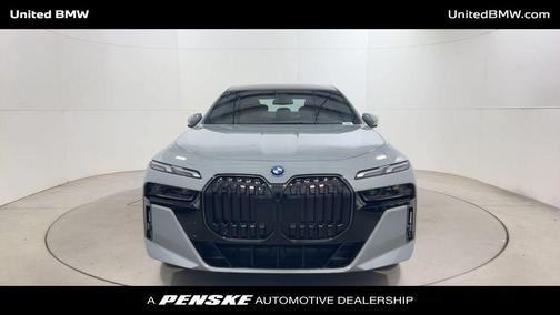 2026 BMW 750e i xDrive