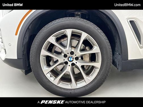 Mineral White Metallic 2022 BMW X5 sDrive40i