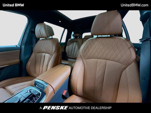 Manhattan Green Metallic 2027 BMW X7 xDrive40i