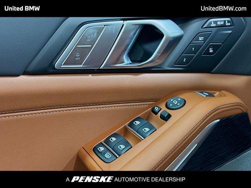 Manhattan Green Metallic 2027 BMW X7 xDrive40i
