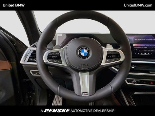 Manhattan Green Metallic 2027 BMW X7 xDrive40i