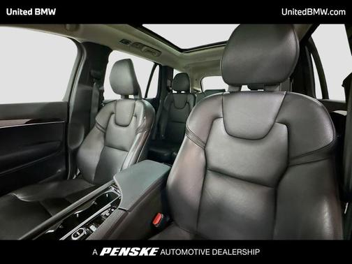 2017 Volvo XC90 T6 Momentum