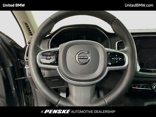 2017 Volvo XC90 T6 Momentum