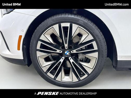 Mineral White Metallic 2026 BMW 540 xDrive