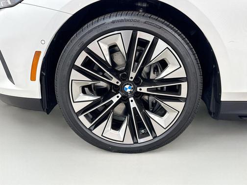 Mineral White Metallic 2026 BMW 540 xDrive