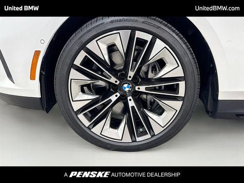 Mineral White Metallic 2026 BMW 540 xDrive
