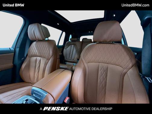 Carbon Black Metallic 2027 BMW X7 xDrive40i