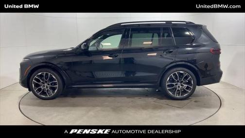 2023 BMW X7 M60i